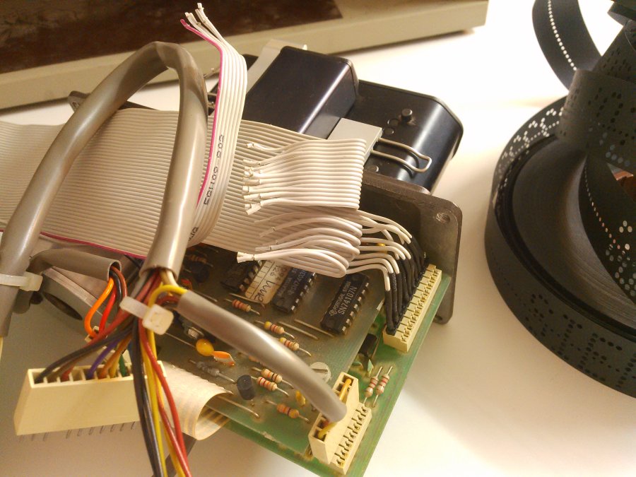 papertapereader_connectorpluggedin.jpg papertapereader_connectorpluggedin.jpg