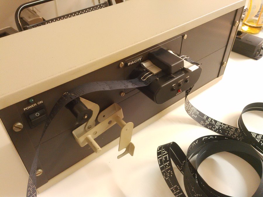 papertapereader_frontall.jpg papertapereader_frontall.jpg